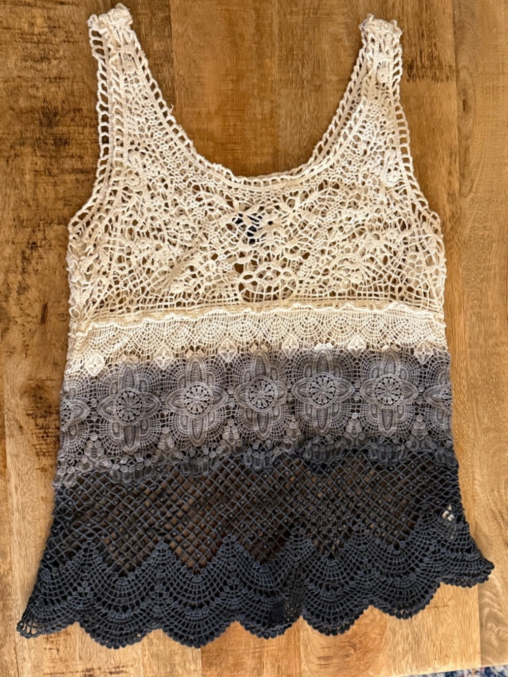 American Eagle Lace Tank Top XS Boho Crochet Ombre Cream Gray Black Sleeveless